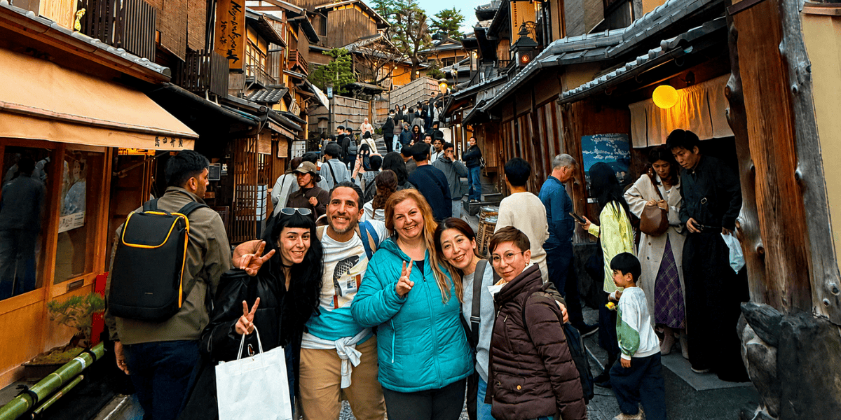 Gruppo di viaggio a Ninenzaka di Kyoto