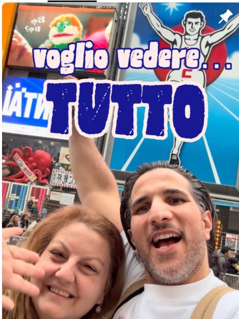 Foto di copertina dal feed Instagram con la scritta "Voglio vedere tutto" ed Emy e Morris ad Osaka